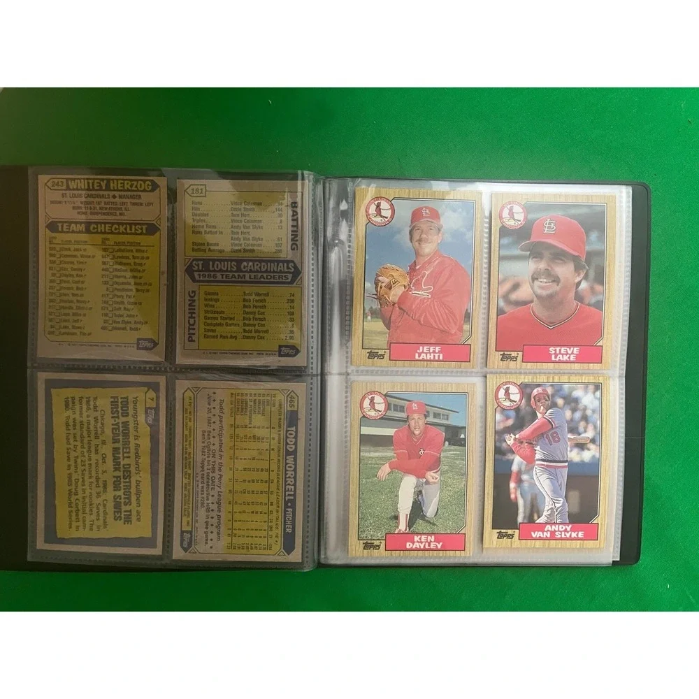 St Louis‎ Cardinals  1987 Topps Team Set with 40 card collector album.
